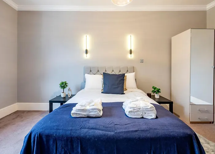 Large 1 Bedroom In Center Of London 3