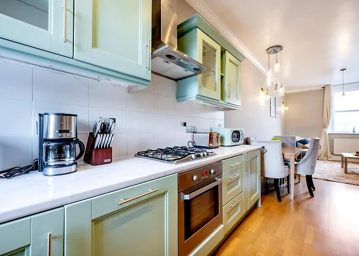 Large 1 Bedroom In Center Of London 3