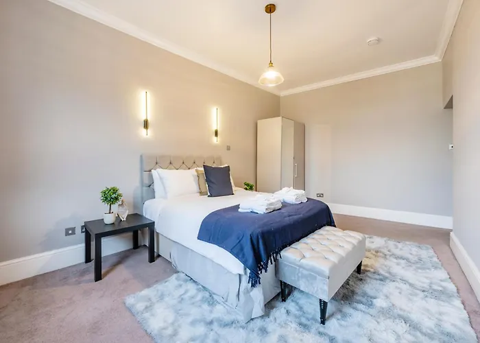 Large 1 Bedroom In Center Of London 3