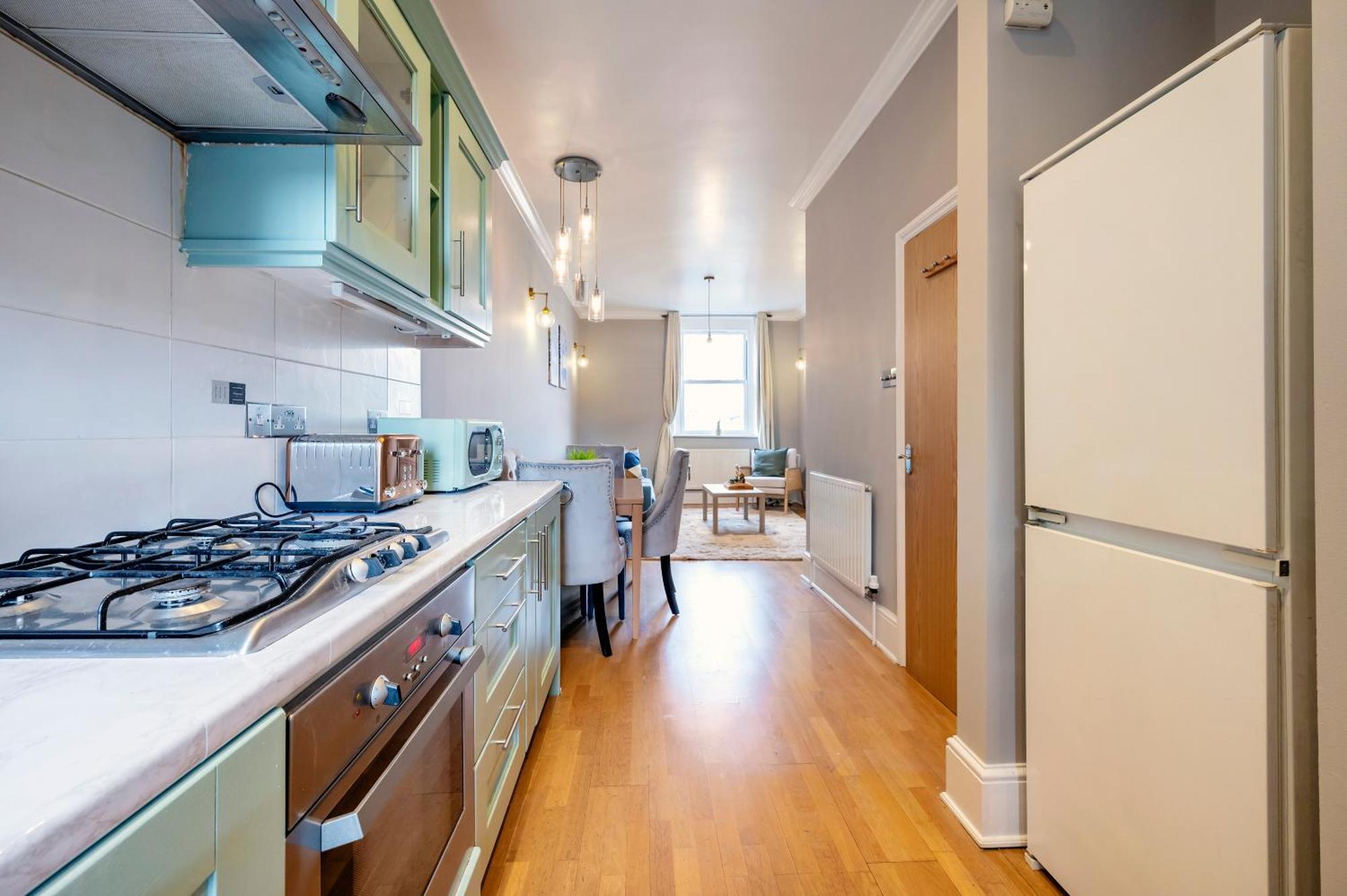 Large 1 Bedroom In Center Of 3 * Londra