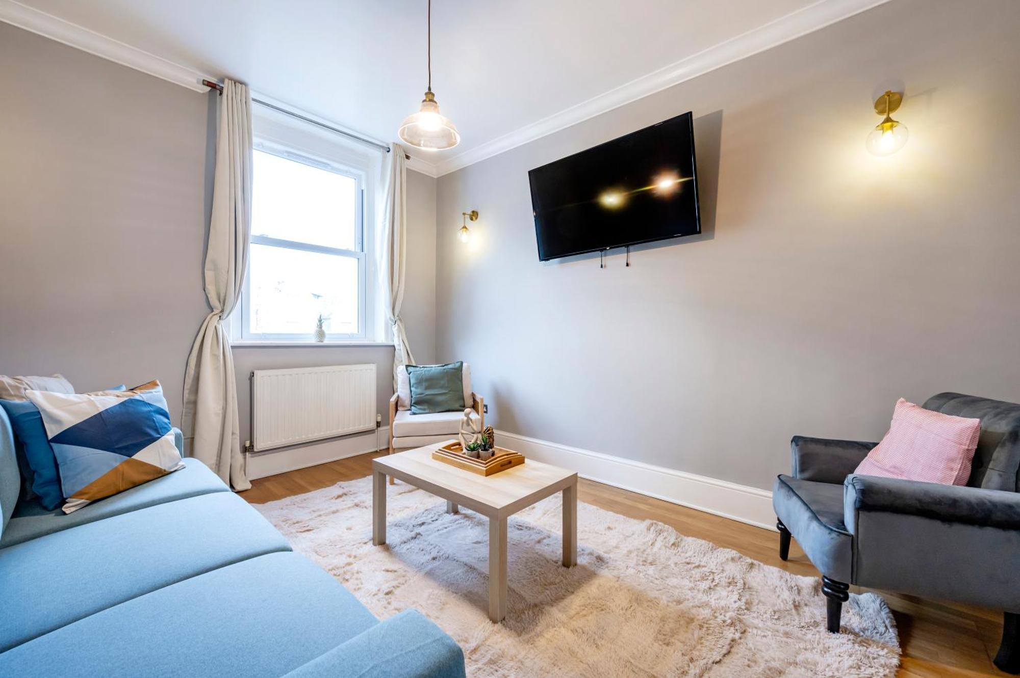 Large 1 Bedroom In Center Of 3 Appartamento *