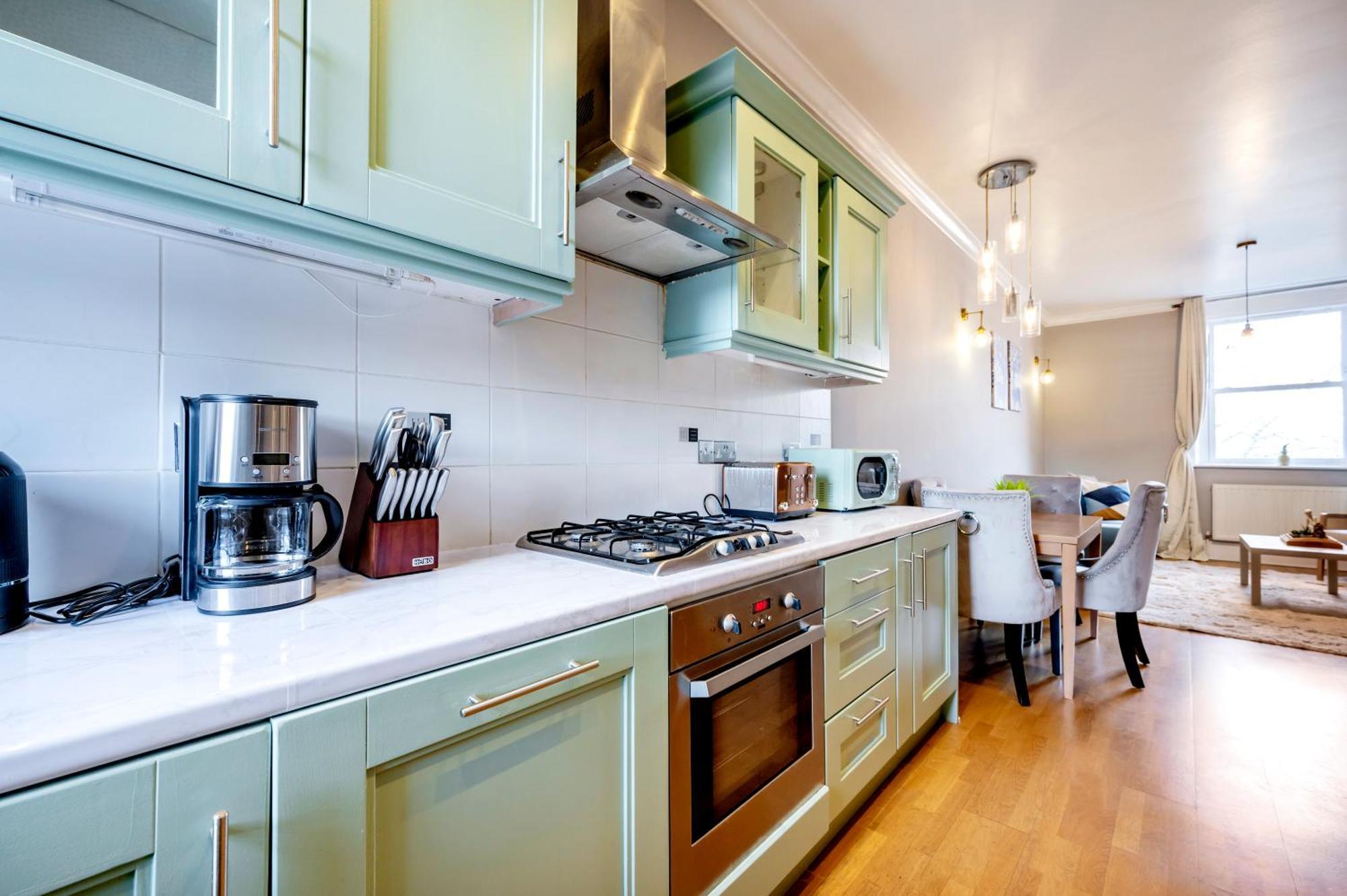 Large 1 Bedroom In Center Of 3 Appartamento *