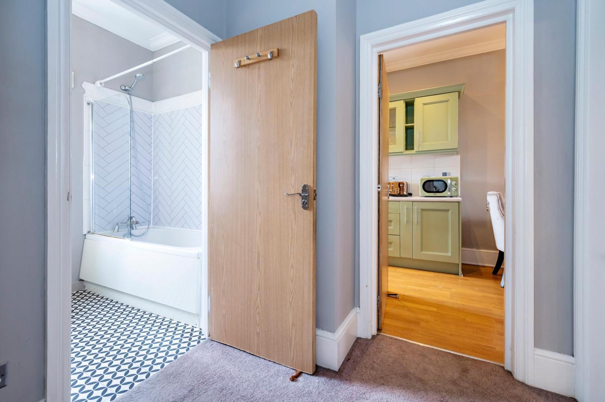 Large 1 Bedroom In Center Of 3 Londra