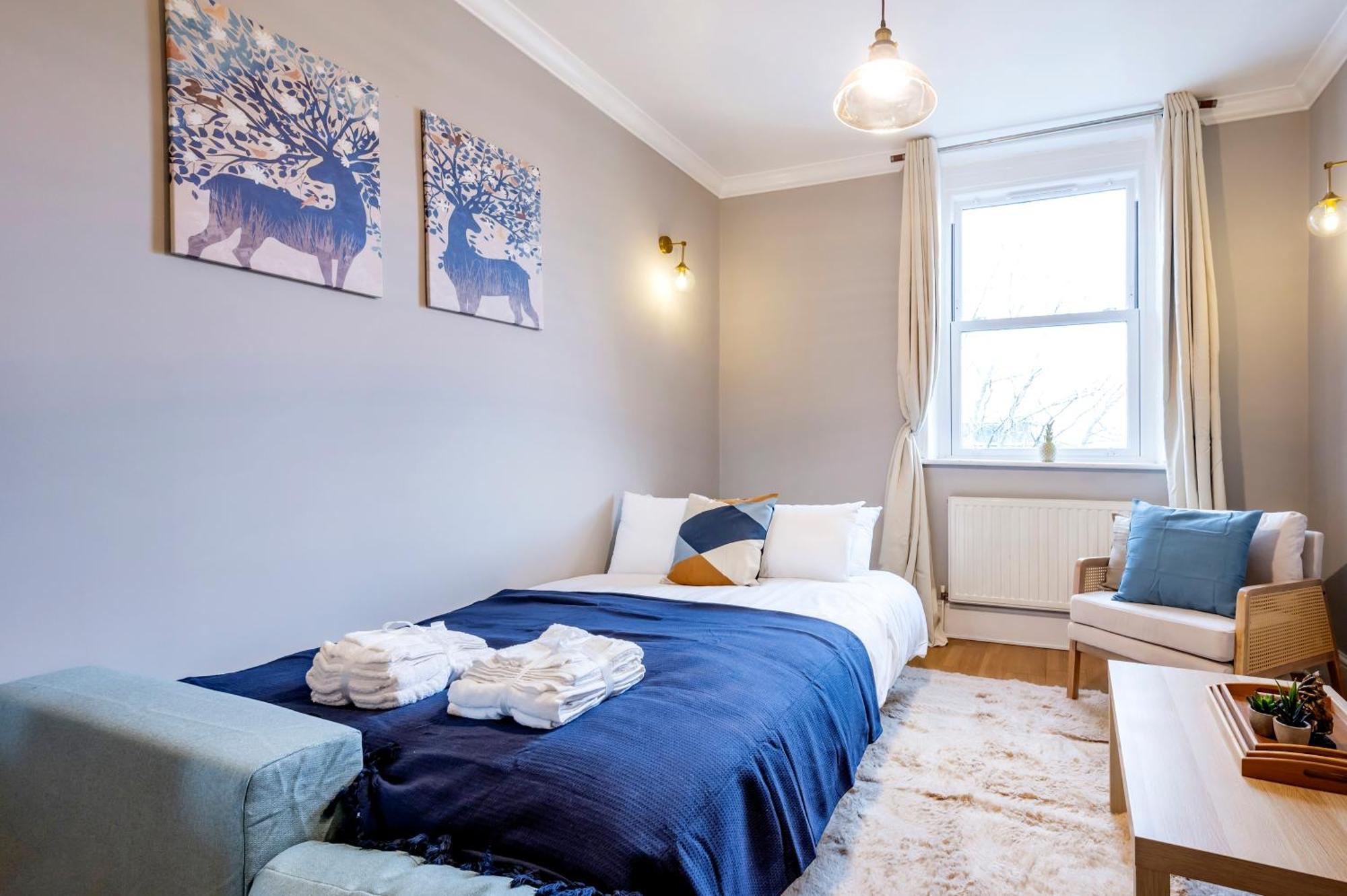 Large 1 Bedroom In Center Of 3 Appartamento